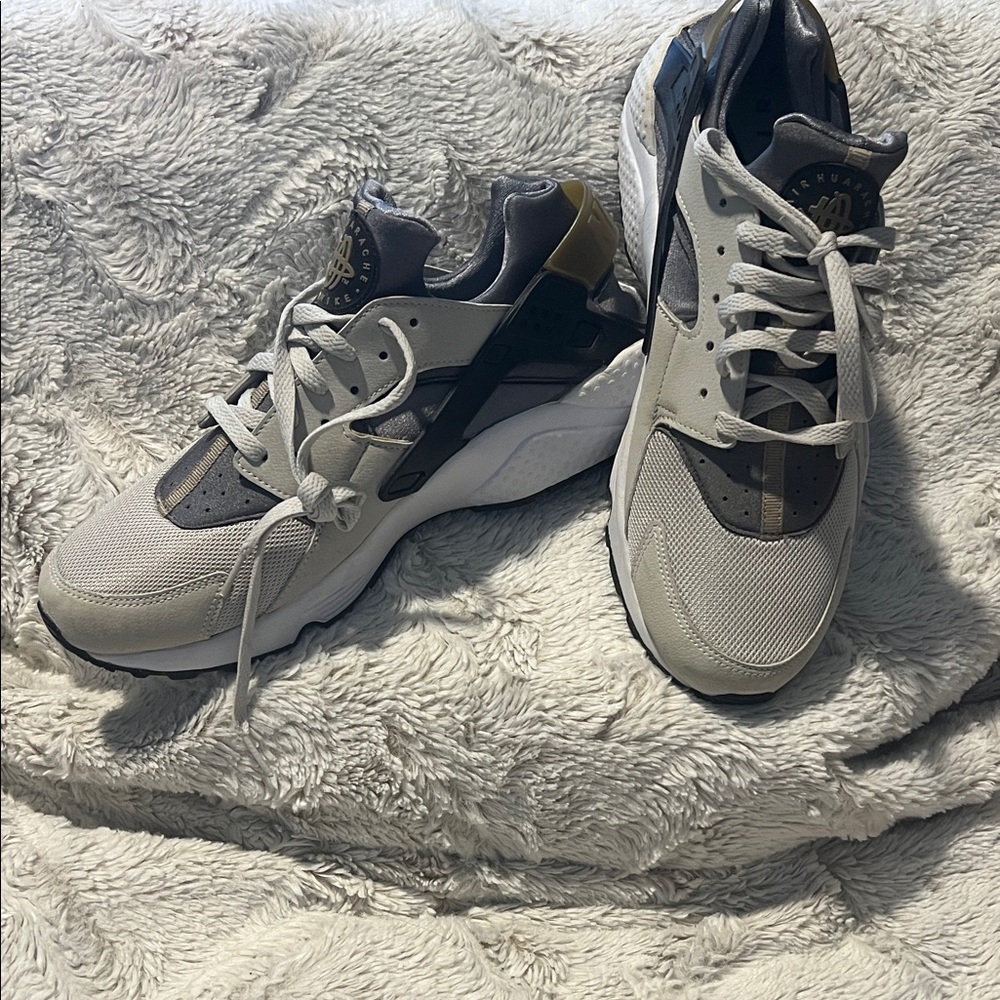 Nike Gray and White Huaraches